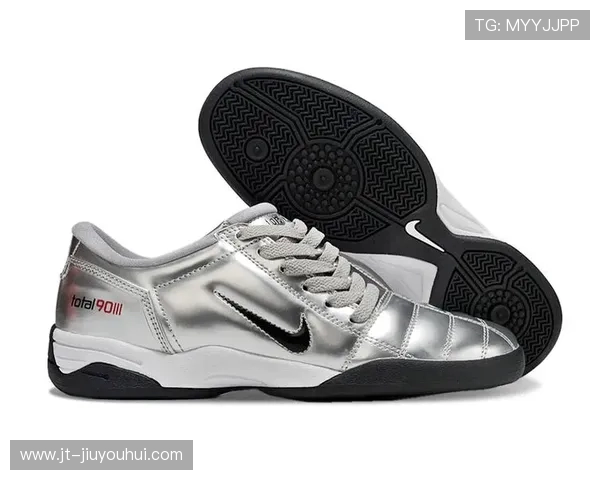 高弹贴合足球运动鞋全面升级舒适性能引领灵敏疾速体验魅力感